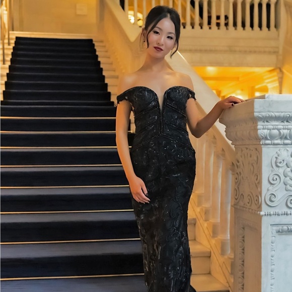 Black off the shoulder sequin gown - Picture 2 of 7